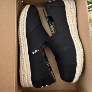 Skechers “Bobs” Slip-Ons Size 7 Color Black/Tan Best Friends.